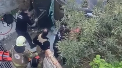 Bursa'da kaza yapan araç merdivenlerden yuvarlandı