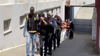 Adana'da masaj salonlarında fuhuş çetesine baskın! 12 şüpheliden 9'u tutuklandı!