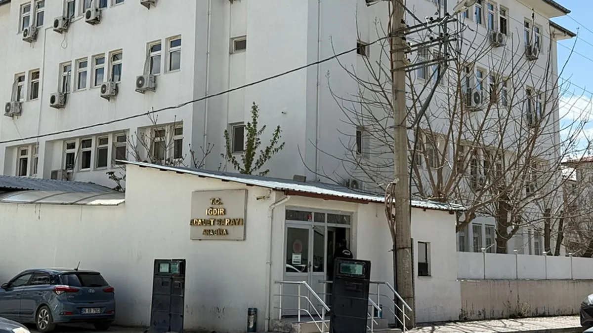 2 kişinin öldüğü kavga minibüs şoförünün yolcunun eşyalarını indirmesiyle ortaya çıkmış…