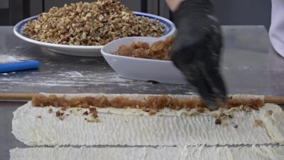 Fıstık yerine elma koydular. Bu baklava başka