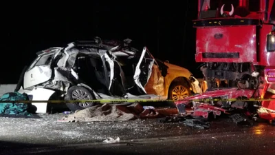 Burdur'da otomobil ile kamyon çarpıştı: 1 kişi öldü, 4 kişi yaralandı