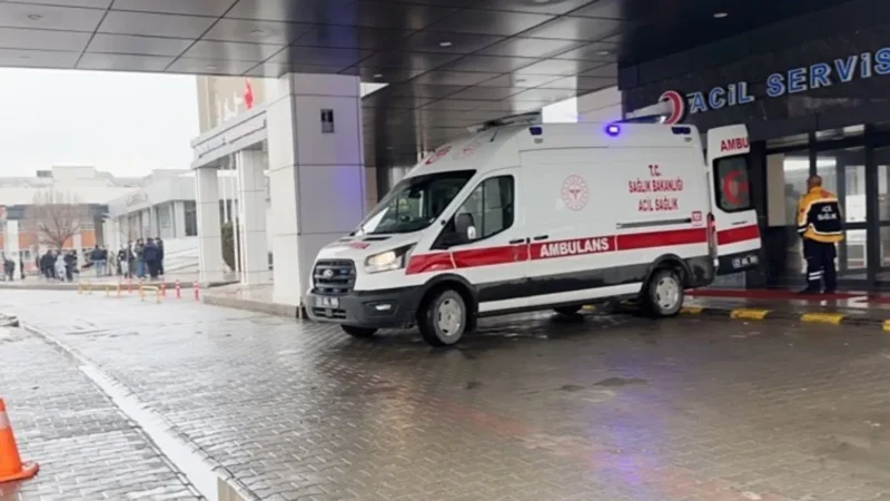 Elazığ'da inşaatta iskele çöktü: 4 işçi yaralandı