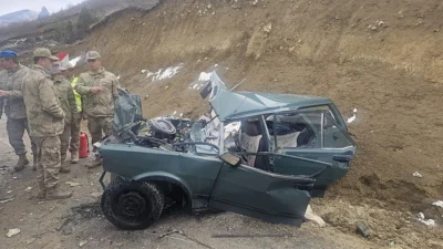 Öğretmenleri taşıyan servis minibüsü otomobille çarpıştı: 1 ölü, 9 yaralı!