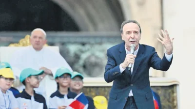 Oscar ödüllü İtalyan oyuncu Roberto Benigni: Siz insan değilsiniz